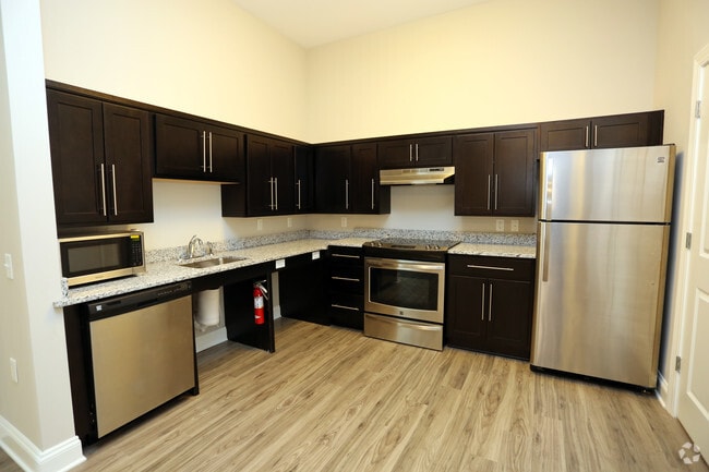Linden Hill Station Apartments and Townhomes