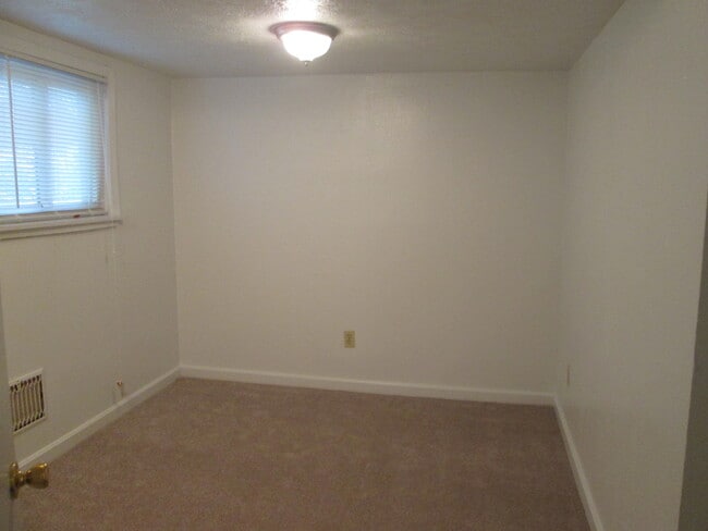 Photo - 115 E Montrose St