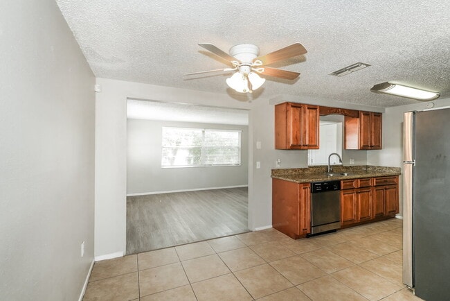 Photo - 11610 Meadow Dr
