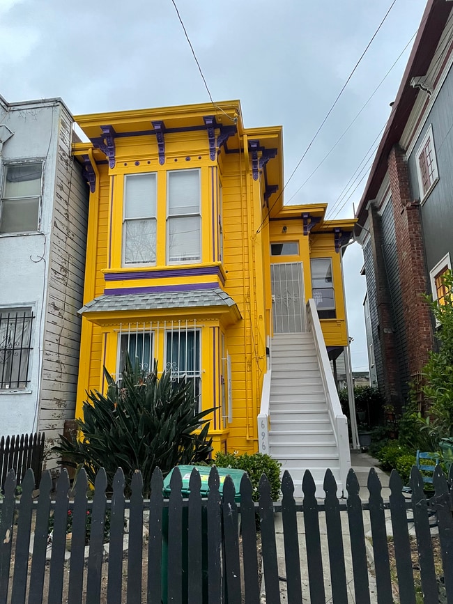 Apartamento en la primera planta - 694 25th St Unidad 694