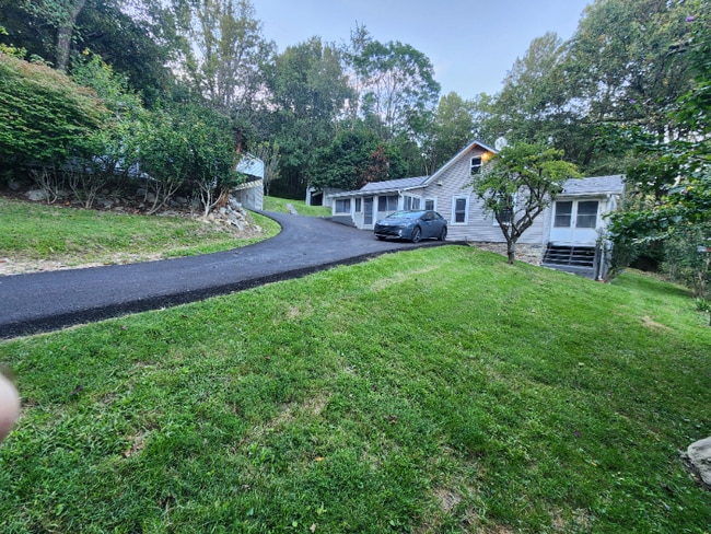 Photo - 15215 Charmian Rd