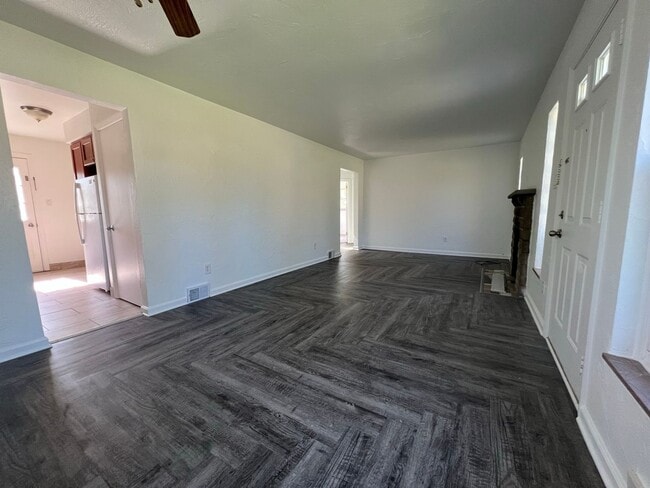 Photo - Modern 3 bedroom, 1.5 bathroom home in Bethel Park