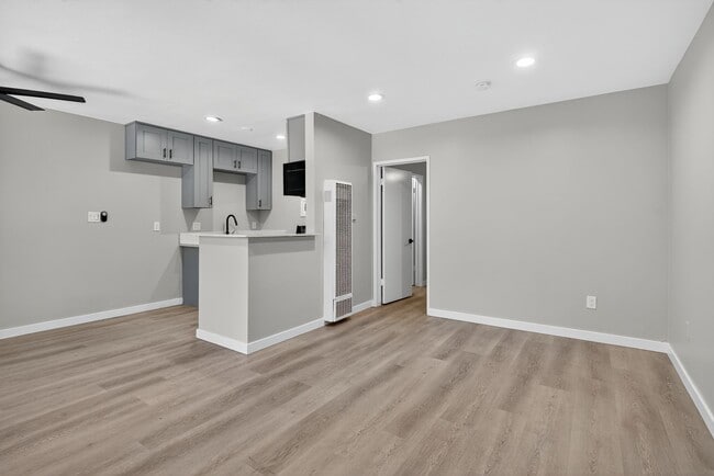 Building Photo - 2300 E Commonwealth Ave Rental