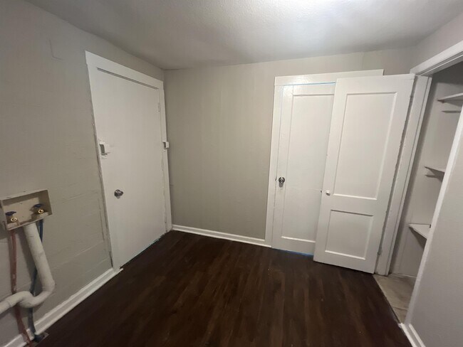 Photo - 4912 Rogers St