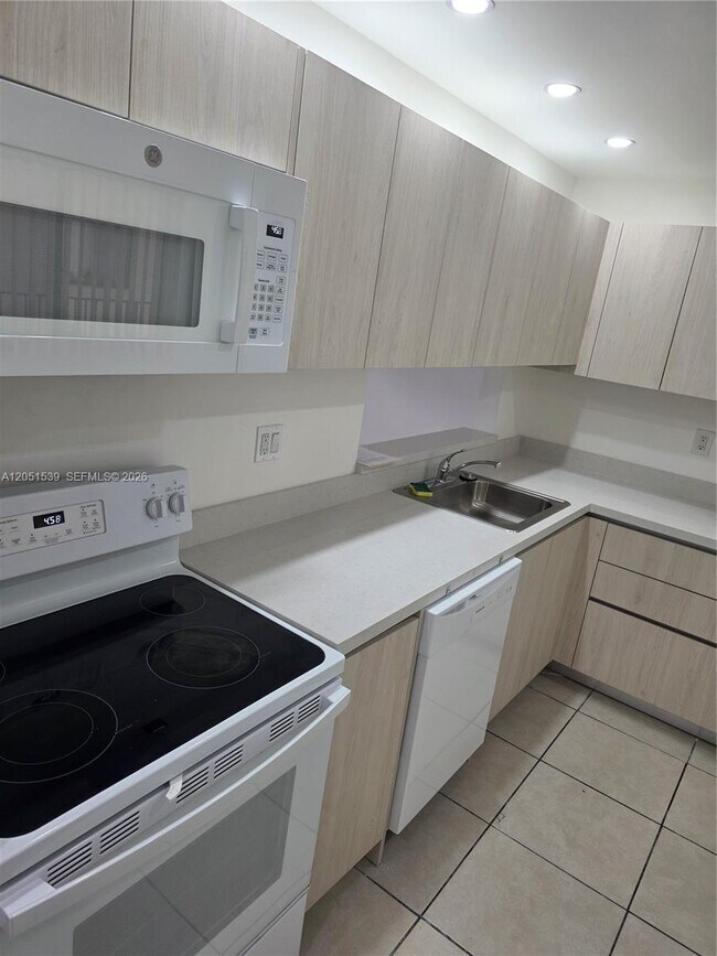 Photo - 8025 SW 107th Ave Unit 202