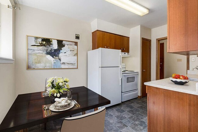 Lady Robinson Apartments - Lady Robinson Apartments