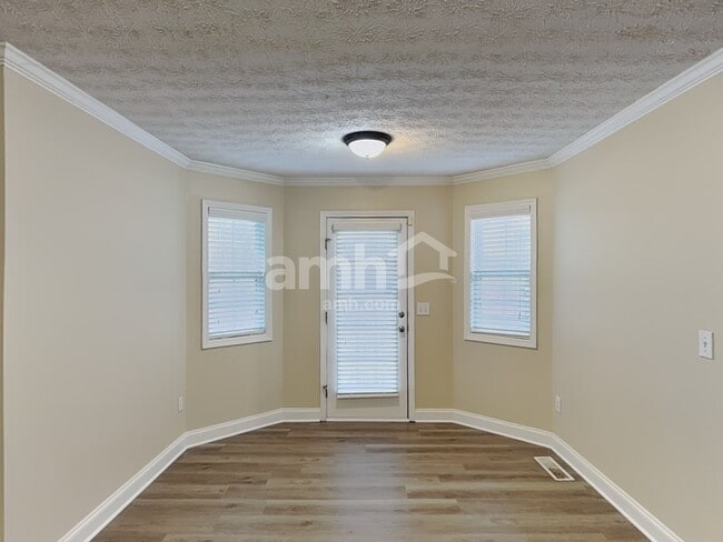 Photo - 887 Kendall Park Dr