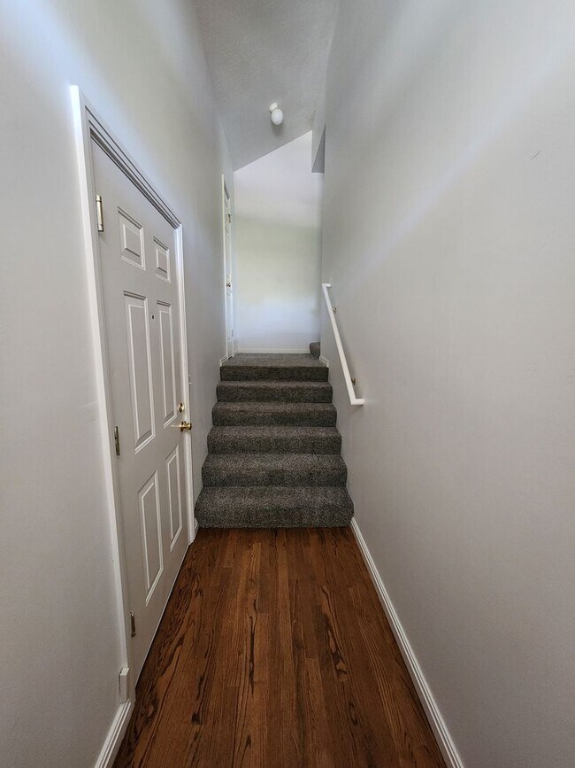 Photo - 462 N St E