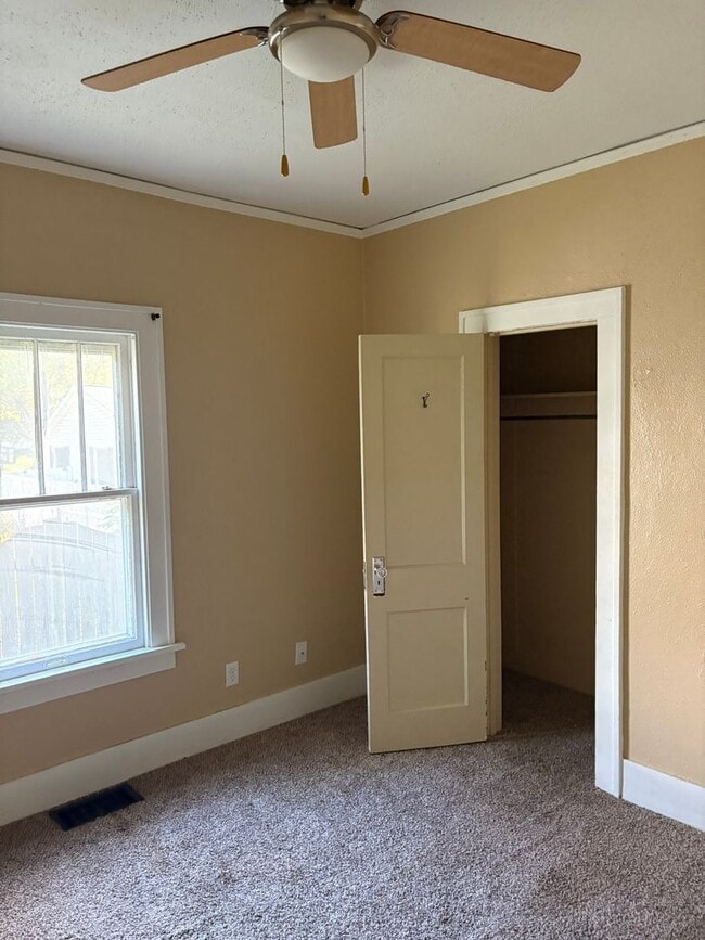 Photo - 2 BR house w garage, CA, fireplace