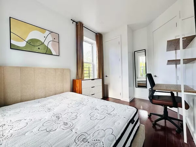 Photo - Crown Heights Room, HDTV, 24 min to Manhattan #537 Unit 2R