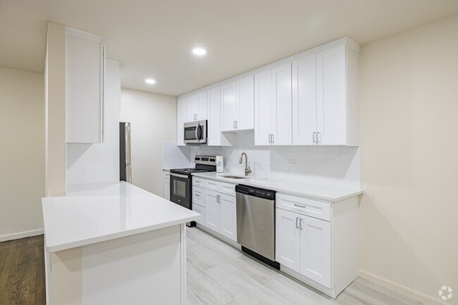 1BR, 1BA - 555SF - Kitchen - Model B