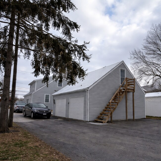 Photo - 269 W Waterloo St