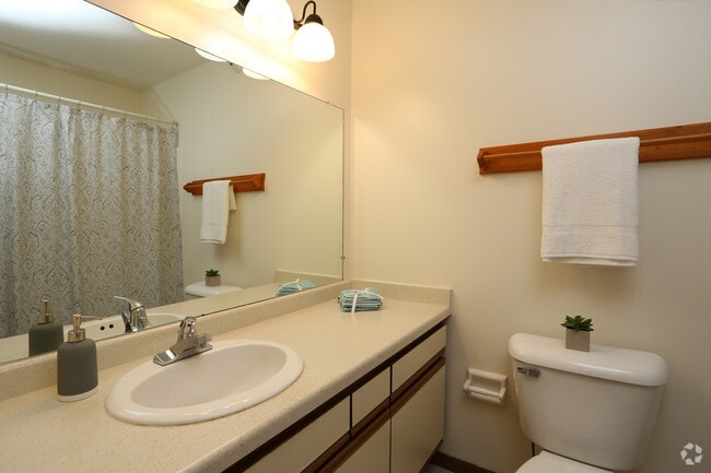 2BR, 2BA - Upper - Den + Fireplace