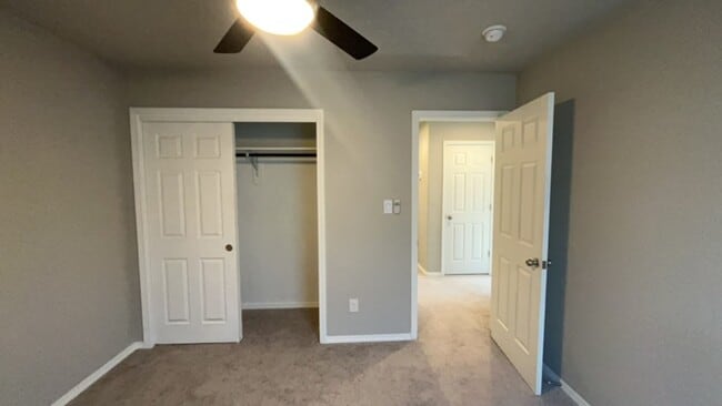 Photo - Beautiful UPGRADED 3bedroom 2.5bathroom To...