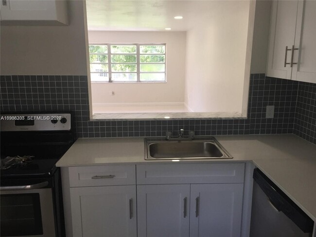 Photo - 1550 NE 191st St Unidad 309