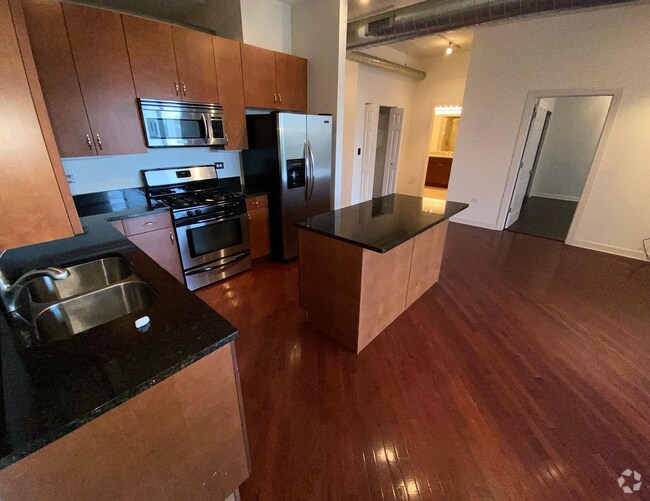 Building Photo - 3125 W Fullerton Ave Unit 412 Rental