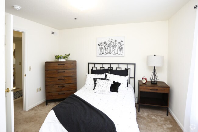 1BR, 1BA - 716 SF