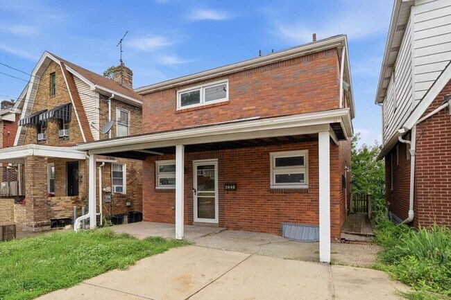 2046 Pioneer Ave