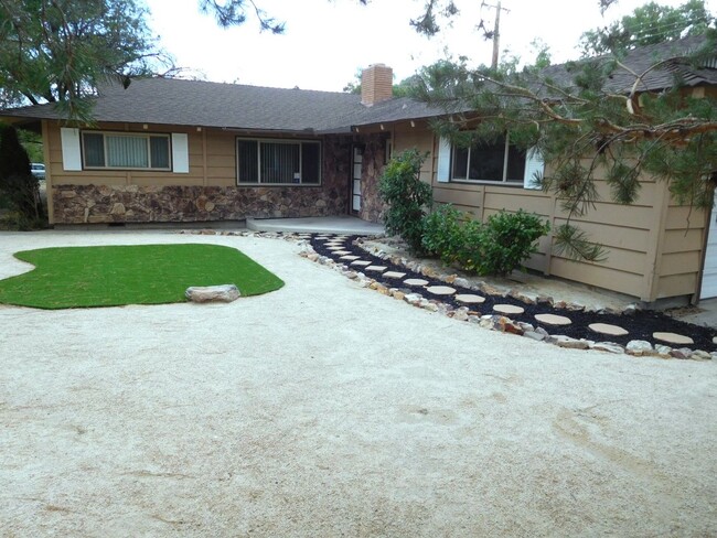 UNR friendly 3 Bedroom , 2 Bath close to c... - UNR friendly 3 Bedroom , 2 Bath close to c... House