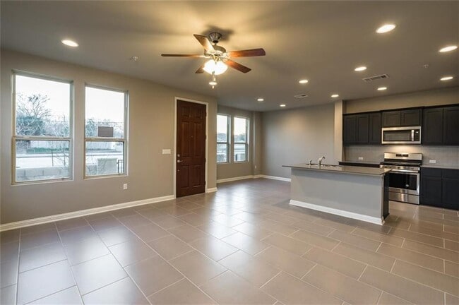 Photo - 6814 E Riverside Dr