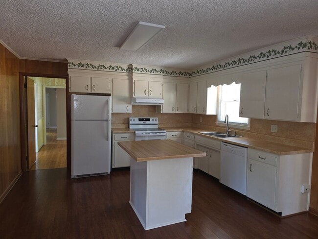 Photo - 3322 Hart St NE