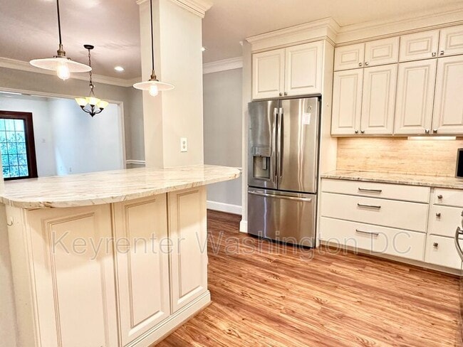 Photo - 3273 Sutton Pl NW