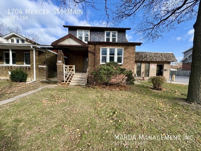 Building Photo - CHARMING 2BED/1BATH MAIN FLOOR IN CENTRAL ... Unit Main