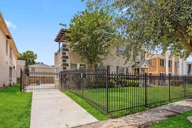 Photo - 2714 Palm St