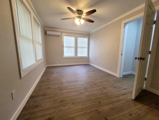 Photo - 307 W Adams St