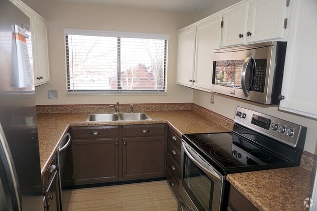 Building Photo - 433 Wright St Rental
