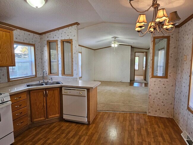 Photo - 20 Kris Ann Dr Casa