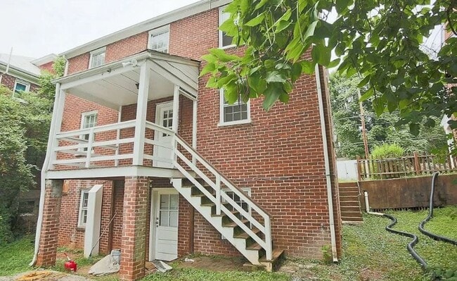 Photo - 2027-2028 School Year / 8 Bdrm / 3 Bath Steps from UVA Grounds