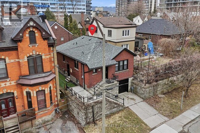 Photo - 129 Jackson St W
