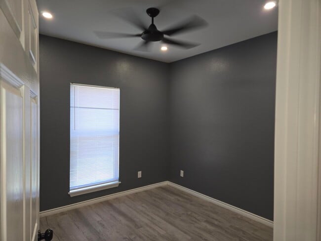409 S Steen Dr Unit 104
