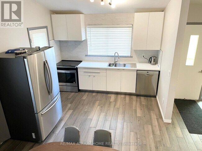 Photo - 9740 Keele St