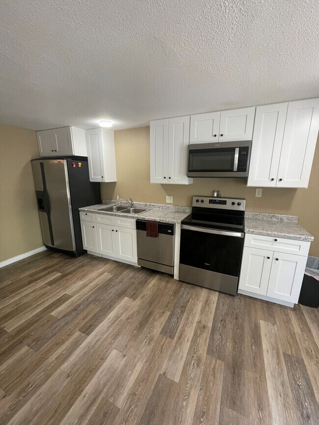 Building Photo - 136 Kimberling City Ctr Ln Unit 8 Rental