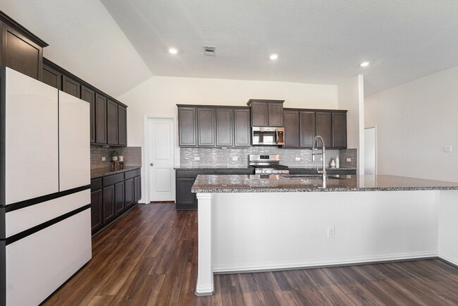 Photo - 15207 Lakewood Ave