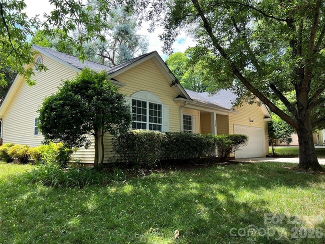 Photo - 216 Howe St