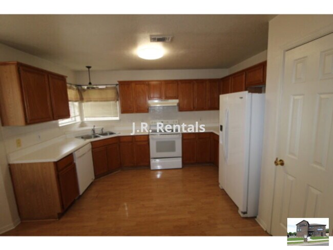 Photo - 5211 James Loop