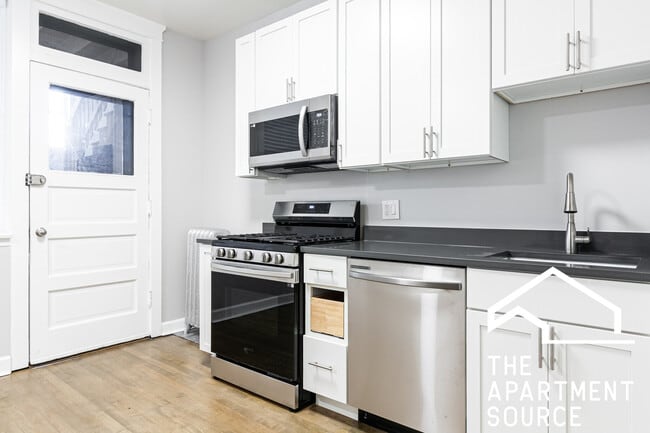 Photo - 1452 W Winnemac Ave Unit 3