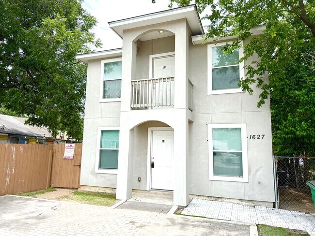 Building Photo - 1627 N Navidad St Unit 102 Rental