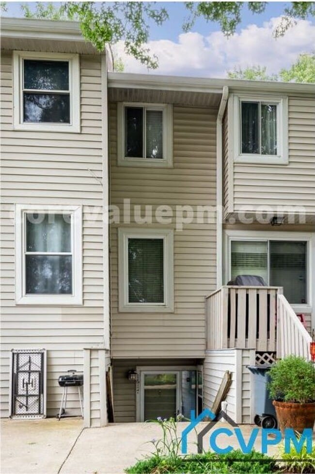 Photo - 1617 Riedel Rd