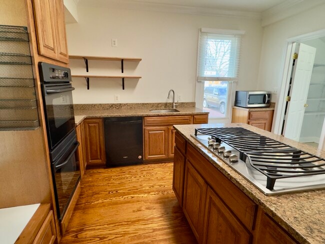 Photo - 625 Goldsborough St