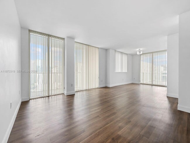 Photo - 253 NE 2nd St Unidad 3108