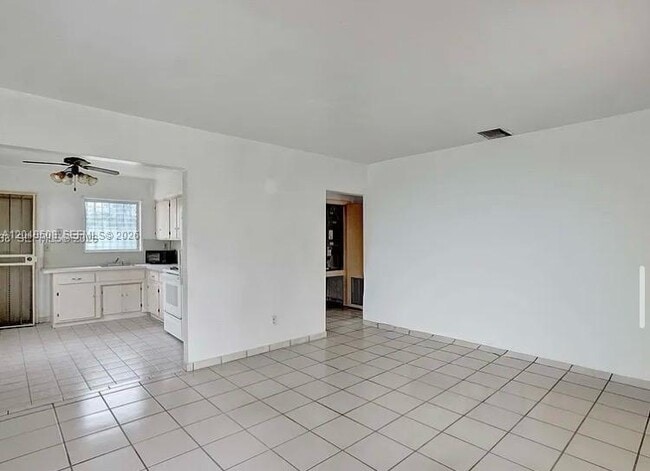 Photo - 831 NW 21st Ct