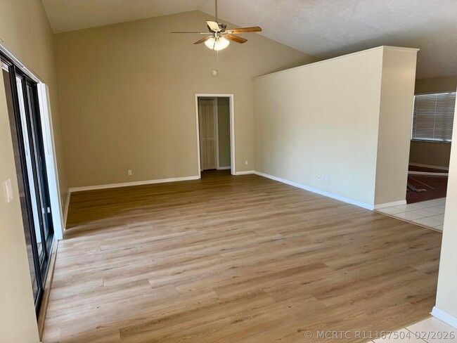 Photo - 13427 Kingsbury Dr