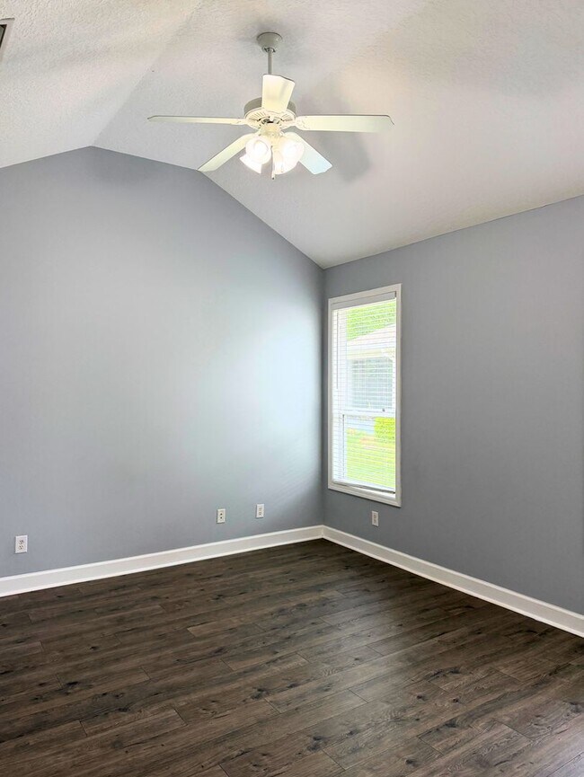 Photo - 3/2 fenced in yard, landscaping included !
