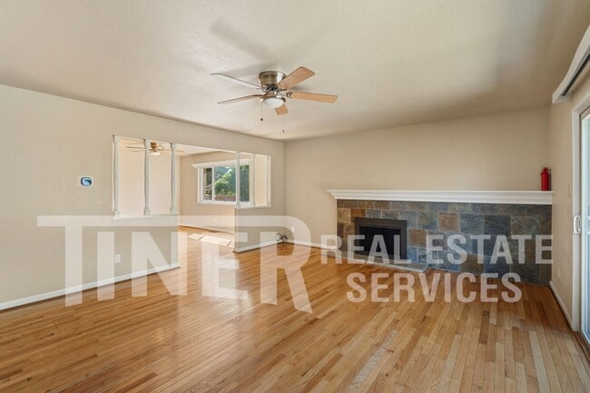 Photo - 6138 Cherrelyn Way