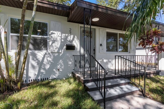 Building Photo - 2710 Boca Ciega Dr N