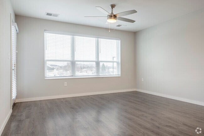 1BR, 1BA - 695SF - Living Room